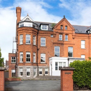 Babysitter required in City Center, Burgh Quay, Dublin 2, Ireland